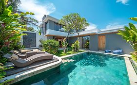 Villa Arunika - Stylish Tropical 2Br Villa Close To Nyanyi Beach!